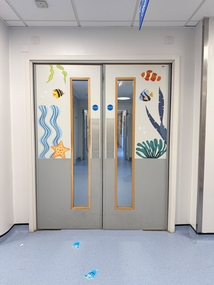 childrens-ward-doors-2.jpeg